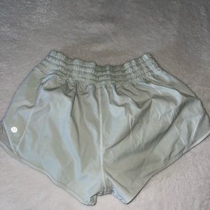 light mint green lululemon hotty hot shorts